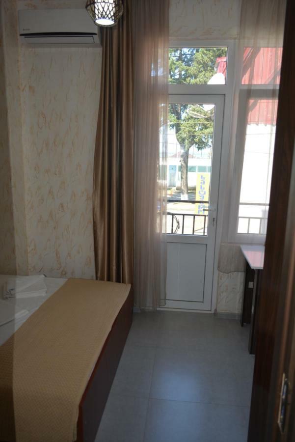 Hotel Niks 마킨자우리 외부 사진